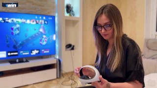 Stepson Takes Advantage: Naive Stepmom Gets Fucked While Lost in Virtual Reality