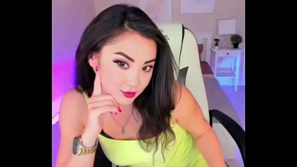Asian beauty reveals her most intimate fantasies in high definition