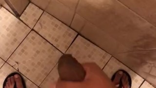 Quick Hot Cumshot in the Ducha! Intense Wet Finish