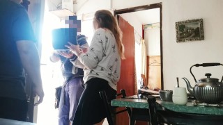 Housewife Without Panties Shows Her Pussy To The Repairman – Caught Spying On Hard Sex