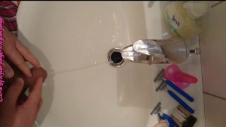 Meine UrinProbe | Sexy Pee Fetish Amateur Check | German Pissing Scene 2016